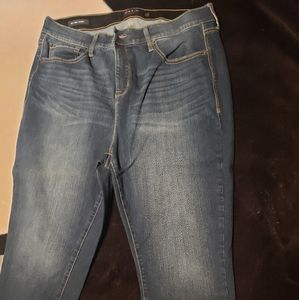 Sky high skinny capri